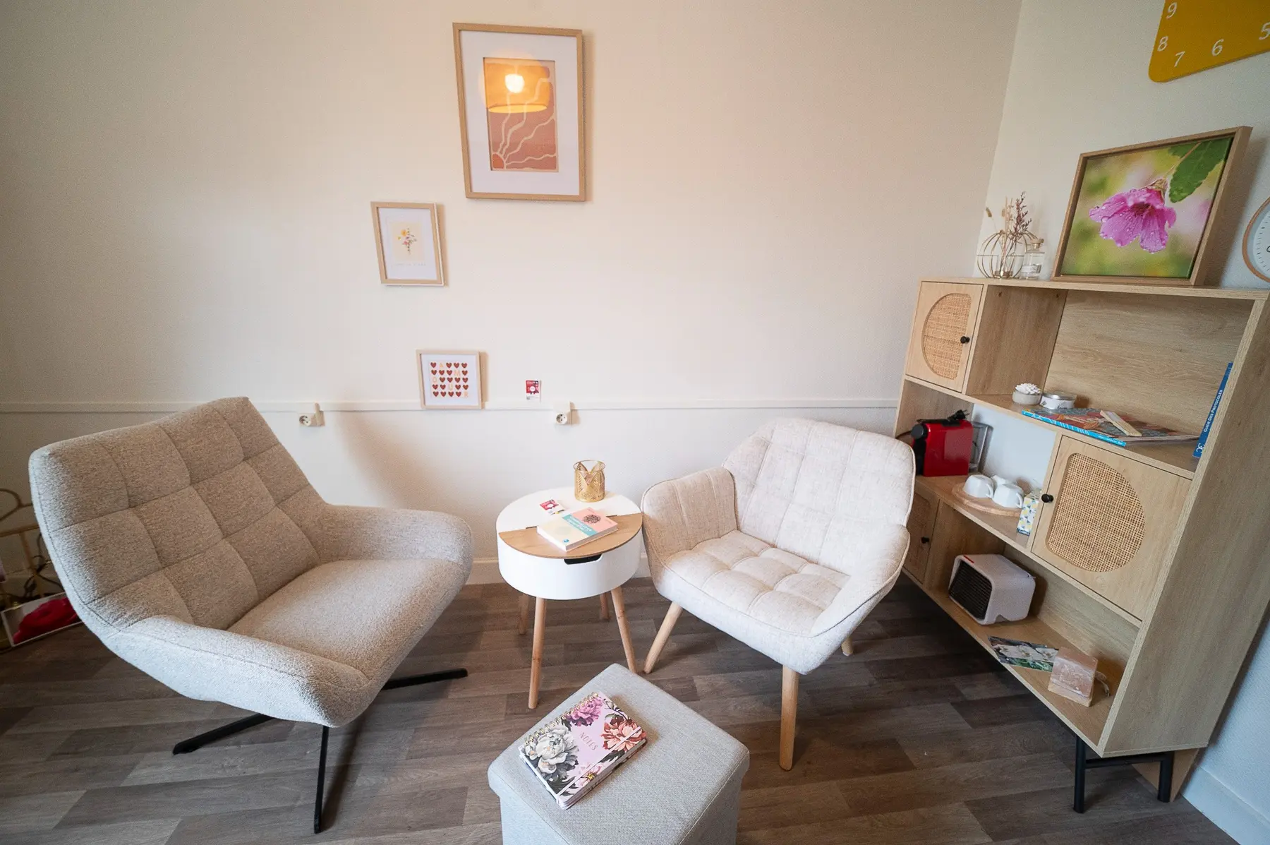 Espace de consultation chaleureux du cabinet d’Eliza Munteanu à Brive-la-Gaillarde